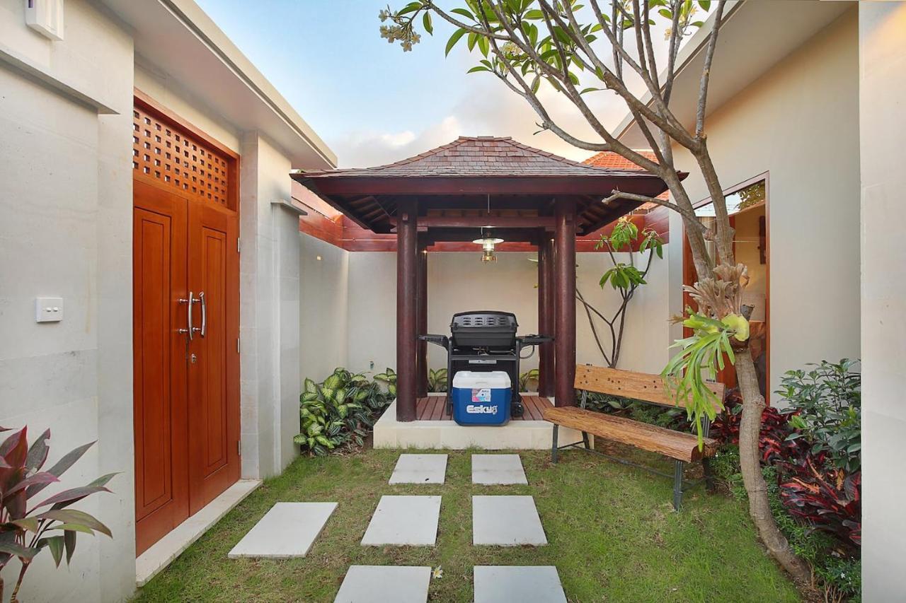 Kae Villa Anggrek Seminyak  Exterior photo